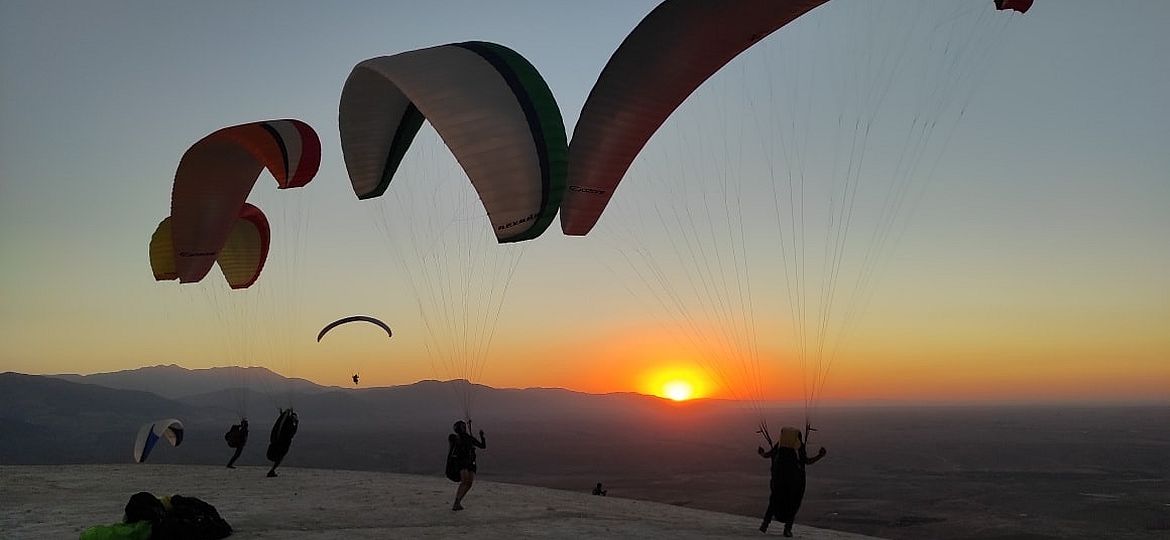 découvrez les meilleures astuces pour profiter pleinement du parapente avec kik. que vous soyez débutant ou pilote expérimenté, trouvez des conseils pratiques pour améliorer vos compétences, choisir le bon matériel et optimiser vos performances en vol.