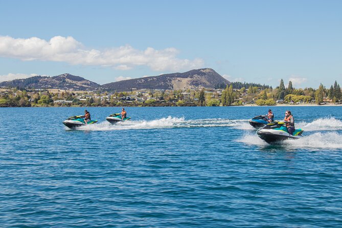 découvrez des aventures palpitantes en jet ski sur le magnifique lac takerkoust. profitez de paysages à couper le souffle et d'expériences inoubliables lors de vos excursions aquatiques passionnantes. que vous soyez débutant ou expérimenté, le lac takerkoust vous promet des moments de plaisir et d'adrénaline.