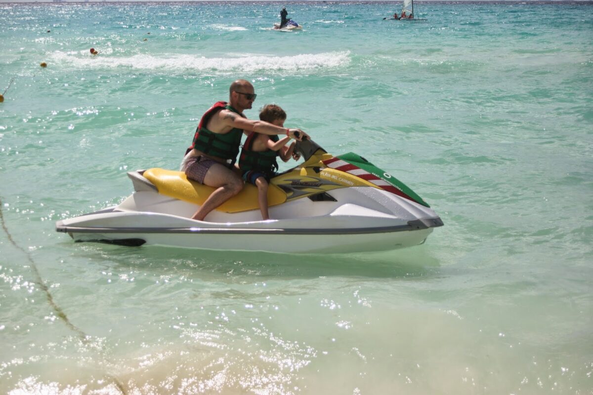 vivez des aventures inoubliables en jet ski sur le lac takerkoust ! découvrez des paysages époustouflants tout en vous amusant sur les eaux scintillantes. réservez dès maintenant votre expérience et profitez de sensations fortes au cœur de la nature.