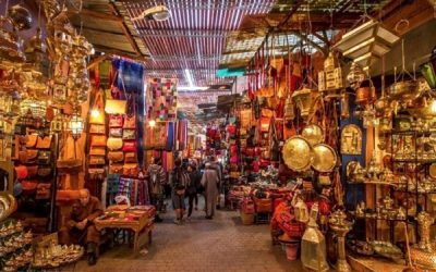 découvrez notre guide complet des souks de la médina, une plongée immersive dans l'artisanat traditionnel, les épices envoûtantes et l'atmosphère authentique des marchés marocains. explorez les trésors cachés et les meilleures adresses pour une expérience inoubliable.