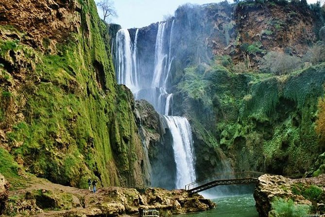 découvrez les magnifiques chutes d'ouzoud, un trésor naturel du maroc. plongez dans un paysage à couper le souffle, admirez les cascades impressionnantes et explorez les sentiers environnants. une expérience inoubliable pour les amoureux de la nature et les aventuriers !