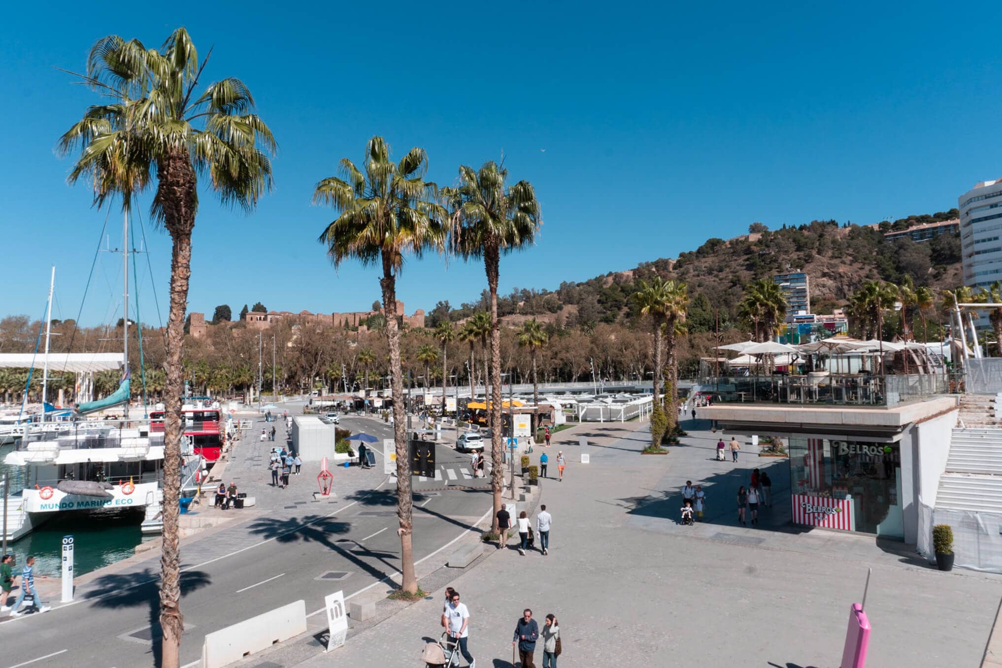 découvrez le port de malaga, un lieu vibrant où se mêlent histoire, culture et activités maritimes. explorez ses installations modernes, admirez les yachts de luxe, et profitez des paysages magnifiques de la costa del sol. que vous soyez un amateur de croisières ou un passionné de l'architecture portuaire, le port de malaga est une destination incontournable en espagne.