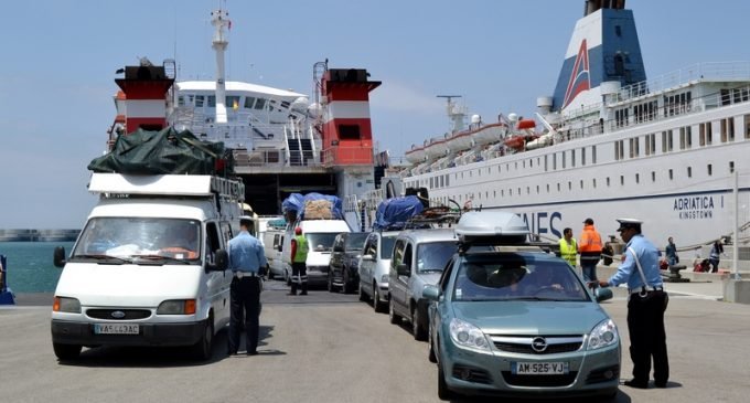 découvrez les prix de la traversée en voiture entre tanger et tarifa. obtenez des informations sur les tarifs, les horaires et les meilleures offres pour planifier votre voyage à travers le détroit de gibraltar.