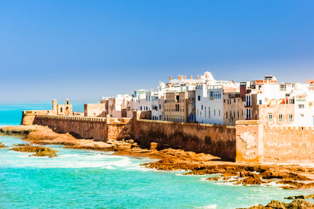 découvrez les multiples raisons d'explorer essaouira, une ville chargée d'histoire, avec ses plages envoûtantes, ses marchés colorés et son ambiance artistique unique. une expérience inoubliable entre culture, gastronomie et paysages pittoresques.