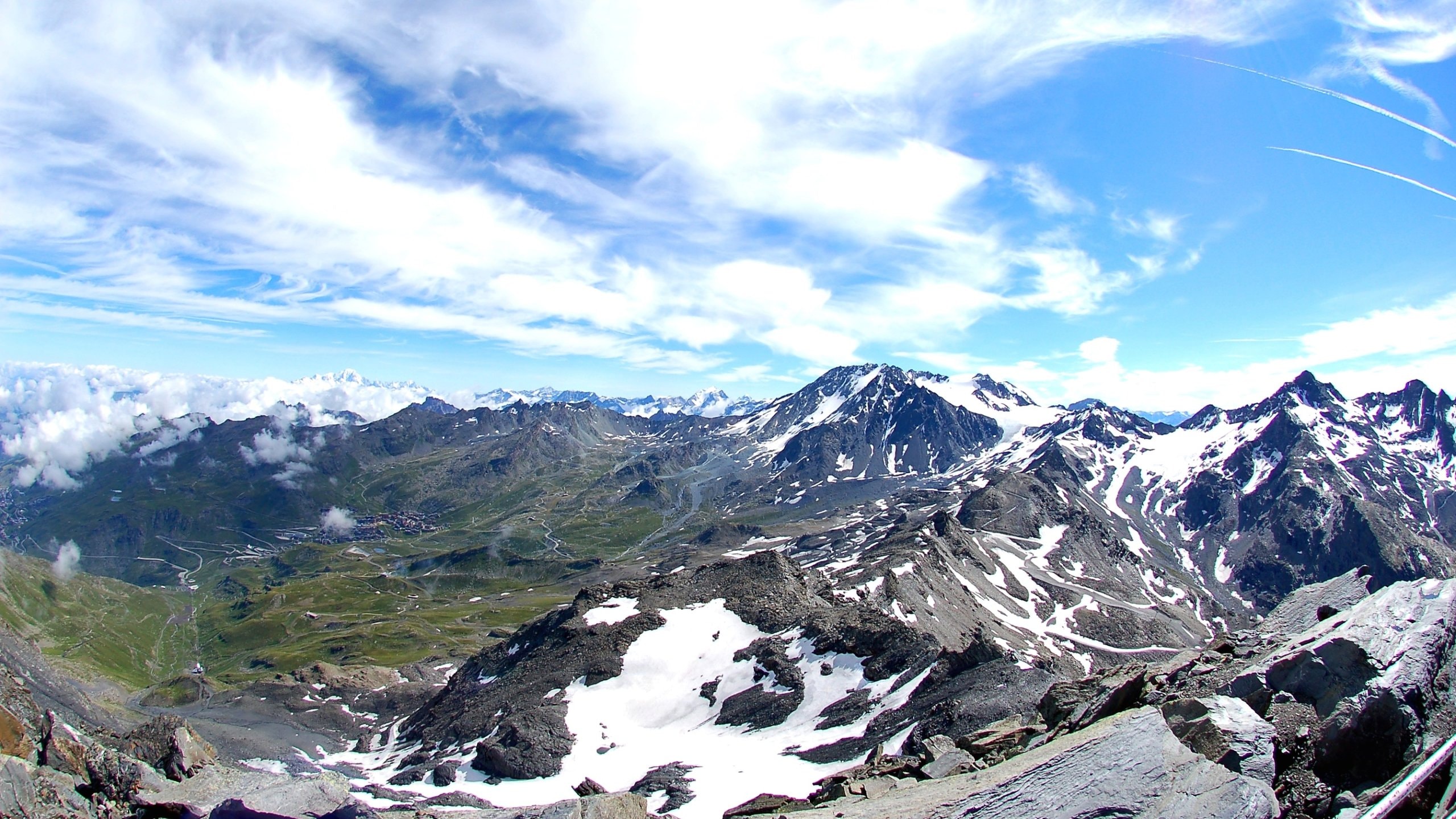 découvrez les secrets des excursions dans les trois vallées, un domaine skiable exceptionnel offrant des paysages à couper le souffle, des pistes variées et des moments inoubliables en pleine nature. préparez-vous à explorer des itinéraires uniques, à profiter de la gastronomie locale et à vivre des aventures en famille ou entre amis.