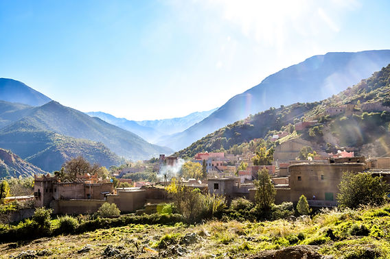découvrez la beauté époustouflante de la vallée de l'ourika, un joyau du maroc niché dans le haut atlas. profitez de ses paysages verdoyants, de ses cascades rafraîchissantes et de la richesse culturelle berbère. une escapade nature incontournable pour les amateurs de randonnée et de tranquillité.