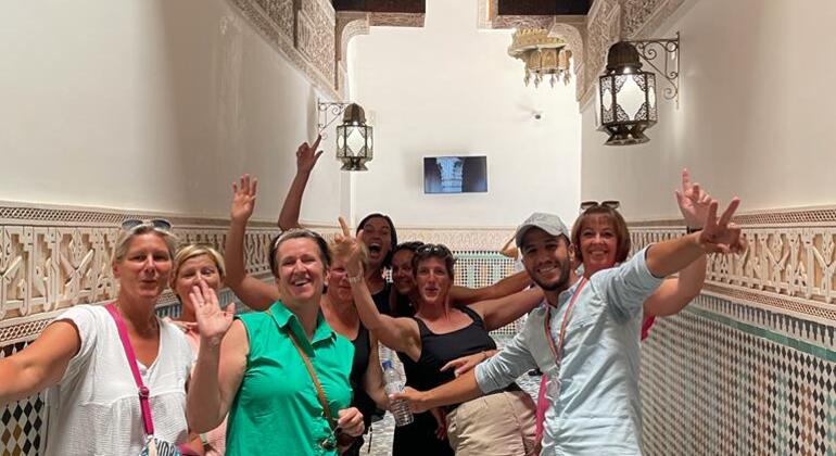 découvrez marrakech comme jamais auparavant avec nos visites privées sur mesure. explorez les trésors cachés de la ville, de ses souks animés à ses jardins luxuriants, tout en bénéficiant d'un guide expérimenté et d'un service personnalisé. vivez une expérience unique et mémorable au cœur de la magie de marrakech.